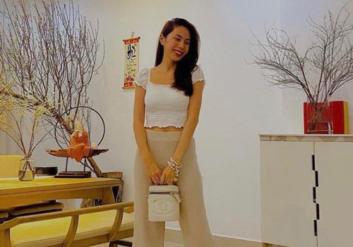 Thủy Tiên khoe không gian nhà riêng đón Tết nhưng ai cũng chú ý vào body của nữ ca sĩ