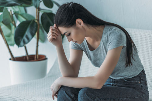 Cả nhà về quê ăn Tết mà vừa thấy cháu trai, mẹ chồng đã liếc xéo rồi thốt một câu đắng lòng