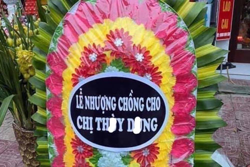 Màn đánh ghen cực đỉnh: Mua vòng hoa đến tặng và tuyên bố nhường chồng cho "tiểu tam"