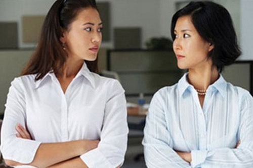 Thấy chị gái keo kiệt với cả bố mẹ đẻ, tôi góp ý thì chị giận dỗi hắt hủi luôn em gái