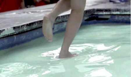 Hé lộ bí quyết giúp người đi được trên mặt nước