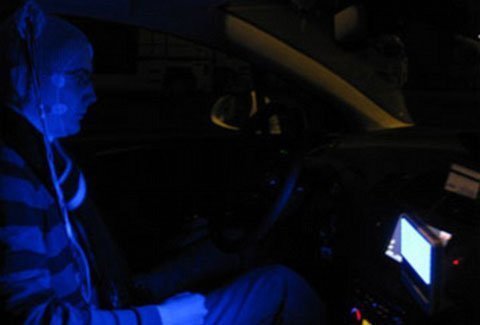 Đèn xanh dương có ích như cà phê với tài xế