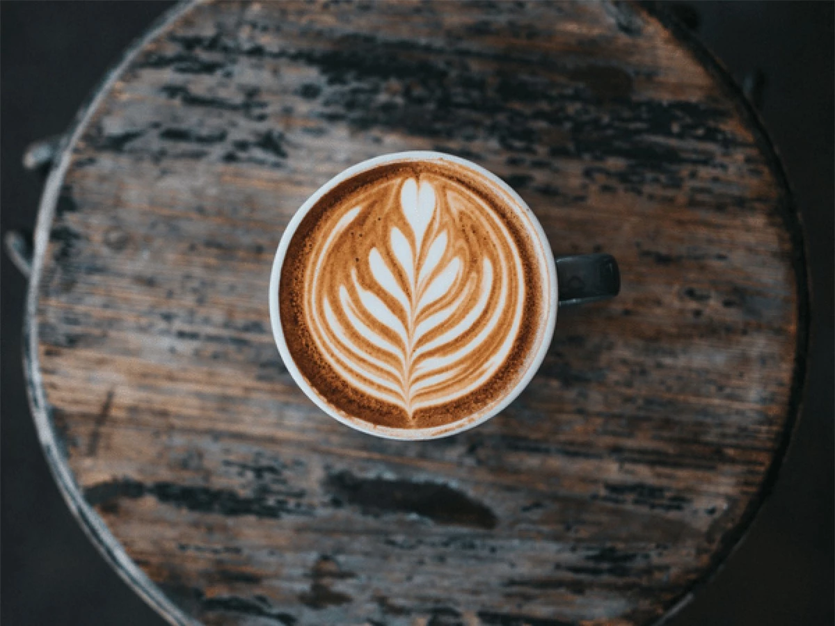 Cà phê: Nghiên cứu cho thấy chất caffeine có trong cà phê có thể giúp giảm các cơn đau do chấn thương vận động.