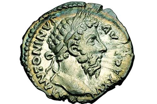 Tìm được đồng xu 1.850 năm tuổi khi tham gia tập trận