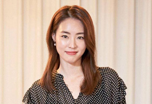 Mỹ nhân 'Phía đông vườn địa đàng' hiếm hoi tiết lộ về người chồng ngoài ngành giải trí sau hơn nửa năm lên xe hoa