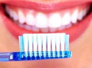 Lời khuyên của nha sĩ về việc nên đánh răng trước hay sau bữa sáng