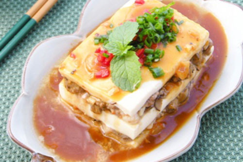 Cách làm đậu hũ hấp tôm thịt ấm bụng ngày mưa lạnh