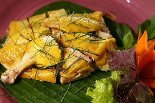 Lý do bạn không nên ăn nhiều thịt gà trong ngày Tết