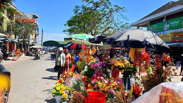 Mặt hàng hoa nhựa vắng bóng người mua