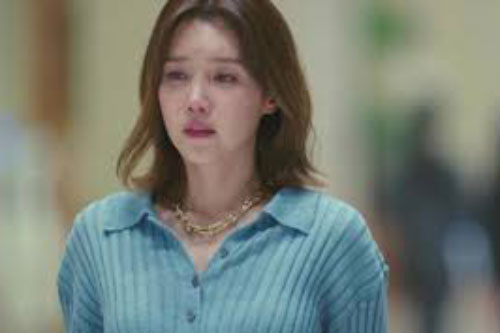 Đi chợ về thấy chồng hùng hồn bảo đã mang cho chị hàng xóm chục cái bánh chưng ăn Tết