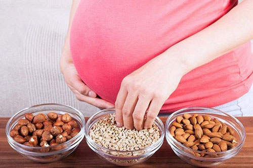 Mẹ bầu nên ăn uống như thế nào trong ngày Tết