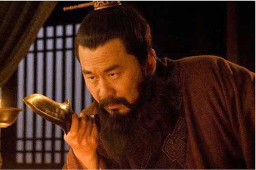 Cùng lúc lợi dụng cả Lã Bố và Lưu Bị để đạt mục đích, Tào Tháo rốt cục nham hiểm tới mức nào?