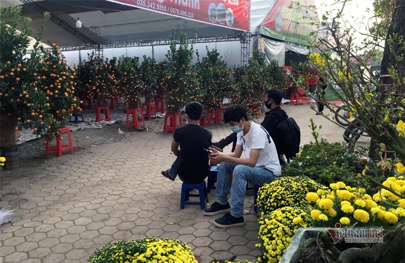 Phố bán hoa nhà giàu bậc nhất Hà Nội, một mùa ế ẩm, chợ tàn sớm