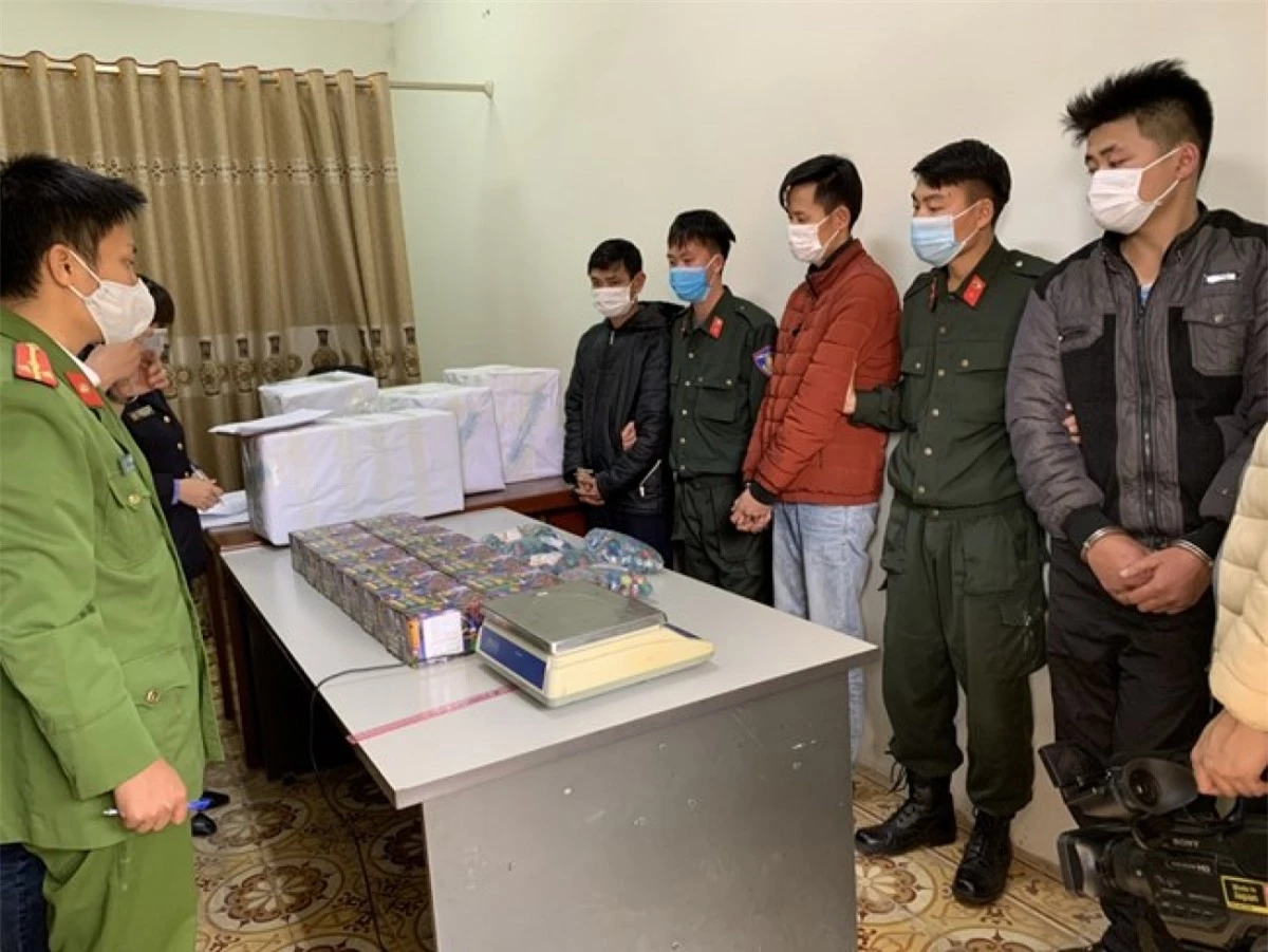 Công an huyện Mai Sơn (Sơn La) bắt giữ nhóm đối tượng buôn bán, tàng trữ pháo nổ