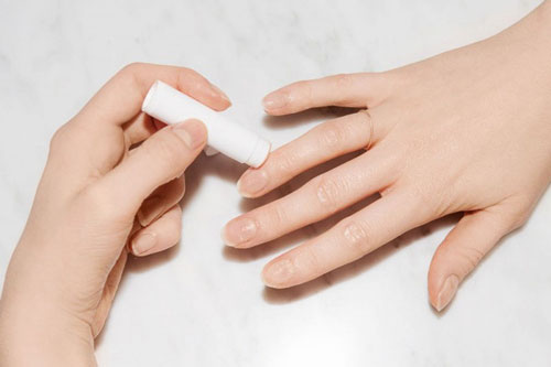 Mẹo hay với son dưỡng môi bạn phải biết