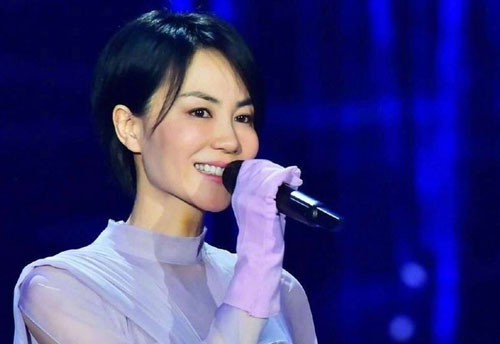 Ti&#x1EBF;ng h&#xE1;t c&#x1EE7;a V&#x1B0;&#x1A1;ng Phi &#x111;&#xE1;nh th&#x1EE9;c b&#x1EC7;nh nh&#xE2;n h&#xF4;n m&#xEA; h&#x1A1;n 1 th&#xE1;ng