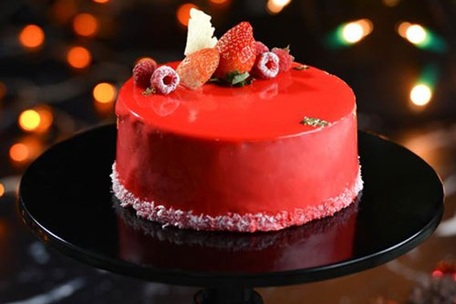 Cách làm bánh mousse dâu tây tráng gương ngon hơn ngoài tiệm