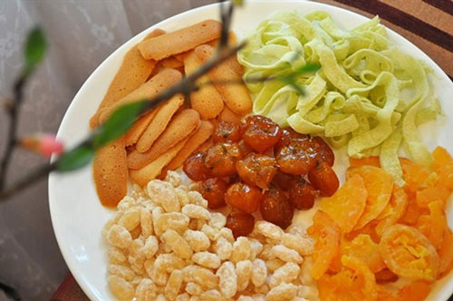 6 thực phẩm mẹ bầu nên hạn chế ăn ngày Tết