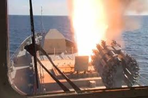 Tên lửa 2 trong 1 Nga diệt tàu địch trên Biển Đen