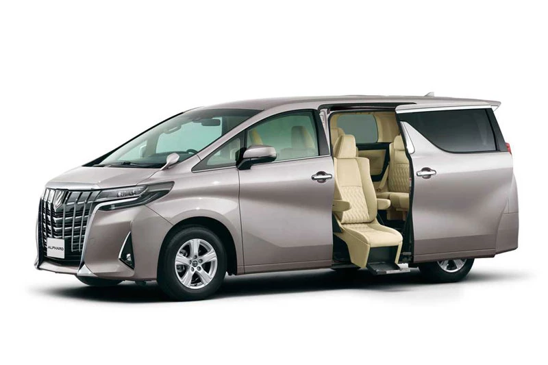 3. Toyota Alphard (doanh số: 10.011 chiếc).