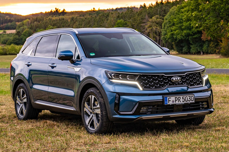 Hyundai Santa Fe kém xa Kia Sorento về doanh số