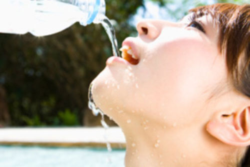 Cách nhận biết khi cơ thể bạn đang thiếu nước.