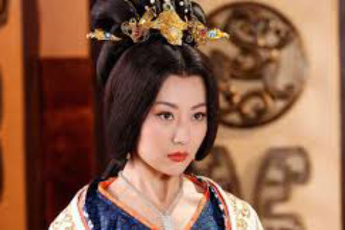 Chuyện về vị Hoàng hậu đẹp tuyệt trần, vốn là báu vật giữa nhân gian nhưng chỉ vì một quẻ bói mà truân chuyên 6 đời chồng