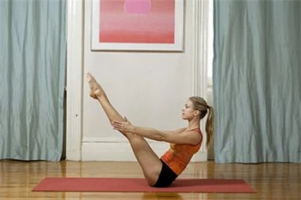 Giảm mỡ bụng và đùi nhanh chóng bằng bài tập Yoga đơn giản