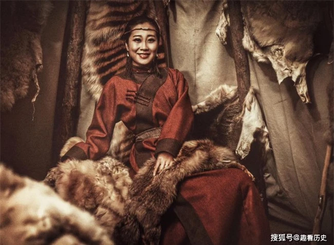 Vị "Hoàng hậu" huyền thoại trong lịch sử Mông Cổ: Chấp nhận tái giá với chồng nhỏ hơn 7 tuổi vì hòa bình dân tộc, sinh ra 4 cặp sinh đôi - Ảnh 1.