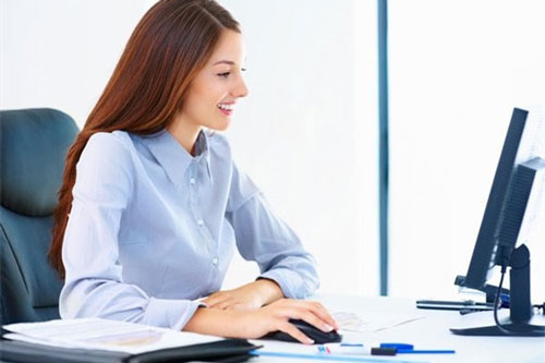 Đau lưng khi ngồi làm việc văn phòng, hãy thử các cách sau đây