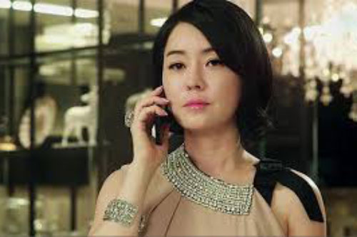 Mẹ chồng nằng nặc bắt dâu ăn Tết đằng nội, cấm tiệt không cho về đằng ngoại nhưng chỉ 1 cuộc điện thoại gọi đến, bà lập tức thay đổi quyết định