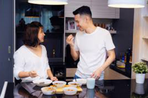 Sáng mùng Một, nghe tiếng vợ la hét, tôi bật choàng tỉnh dậy thì thấy ngay cảnh tượng khóc dở mếu dở