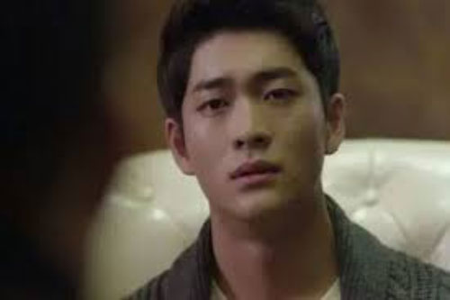 Vô tình làm đổ mâm cơm cúng, thế mà bố vợ nói một câu khiến tôi đau điếng