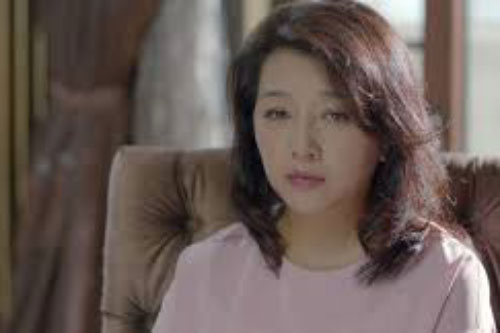 Bố chồng mất đã hơn 1 năm mà mẹ chồng không cho tôi về ngoại ngày Tết, chồng phải lên tiếng thì bà mới giận dỗi bảo "tùy"