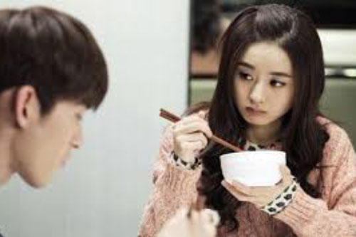 Đi Tết, chồng thản nhiên giới thiệu vợ là ''osin'', nhưng câu chuyện anh chia sẻ phía sau khiến ai nấy cảm động