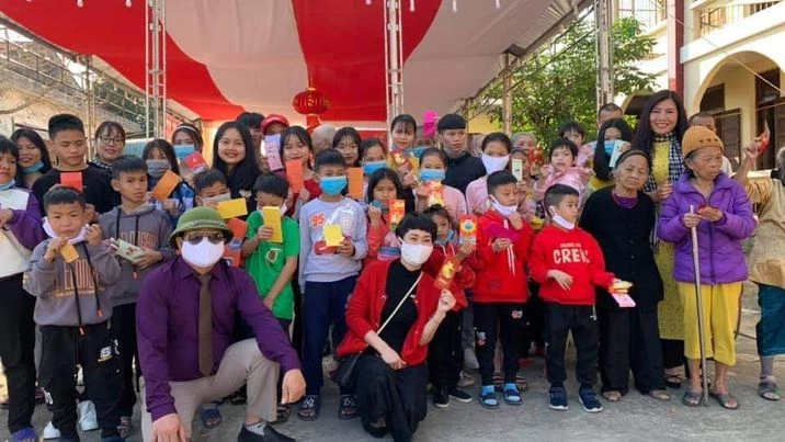 Câu lạc bộ Du lịch Quảng Bình đem niềm vui đến cùng trẻ em mồ côi trong ngày đầu Xuân