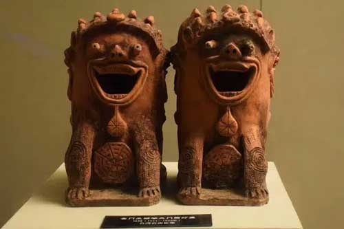 Những cổ vật "lạc loài" trong viện bảo tàng khiến bạn không thể nhịn cười