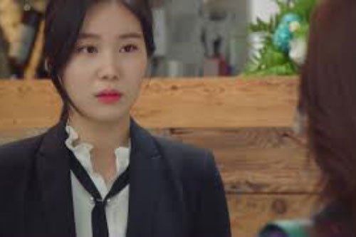 Đầu năm qua nhà bạn trai chơi, tôi lặng người vì thứ để ở trong khay mứt Tết, đáng sợ hơn là nụ cười của người mẹ