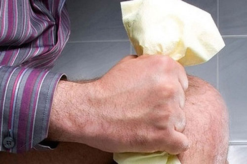 Thói quen đặc biệt hại cơ thể khi đi vệ sinh mà quá nhiều người mắc