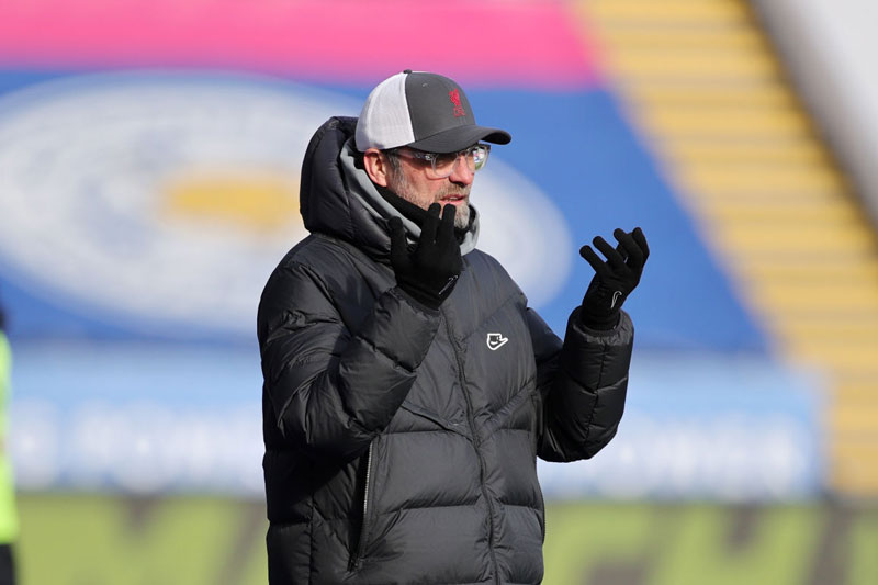 HLV Klopp bênh Alisson, chê VAR tơi tả