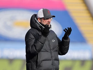 HLV Klopp bênh Alisson, chê VAR tơi tả