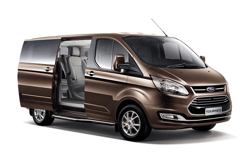 3. Ford Tourneo (doanh số: 7 chiếc).