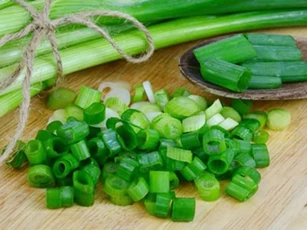 Hành lá hóa 'thuốc độc' khi kết hợp với những thứ này, đặc biệt là cái cuối cùng, báo cho gia đình biết ngay còn kịp