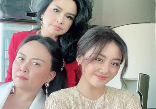 Phượng Chanel được khen nhan sắc thăng hạng khi 'đọ' dáng cùng Thanh Lam và Văn Mai Hương