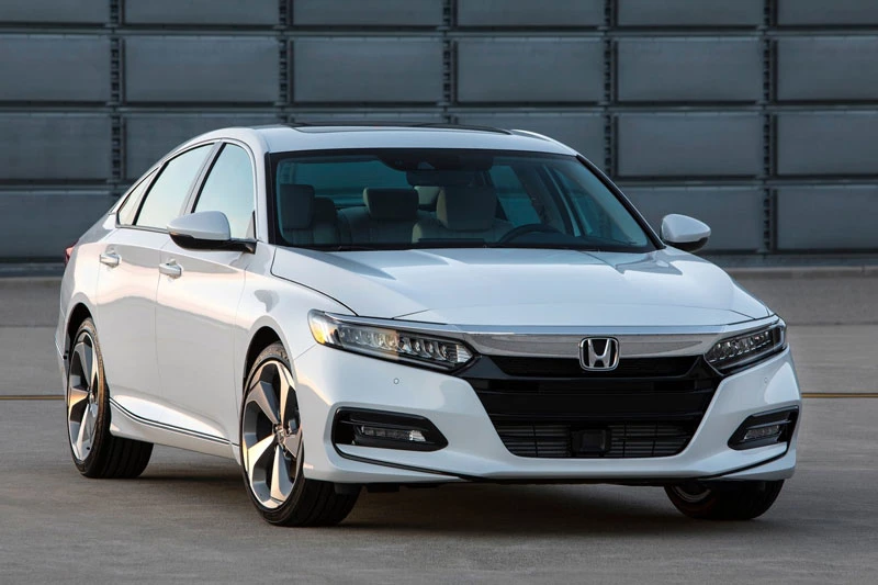 5. Honda Accord (doanh số: 17 chiếc).