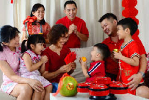 Mẹ chồng giữ ở lại ăn cơm tối mà tôi sợ đến mức vội vã lắc đầu rồi chạy thẳng, mặc kệ chồng con về sau