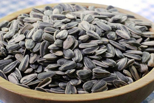 Thận trọng khi ăn hạt hướng dương trong ngày Tết