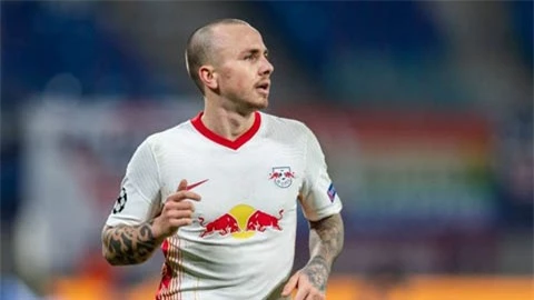 Man City bán đứt Angelino cho Leipzig