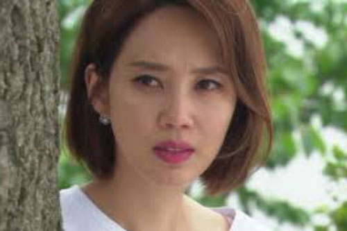 Tình cờ nghe được câu nạt nộ của mẹ chồng, tôi điếng người hiểu ra lý do chồng gia trưởng, lười biếng bấy lâu nay