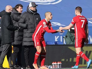 Liverpool tiếp tục chịu thiệt quân sau trận thua Leicester City